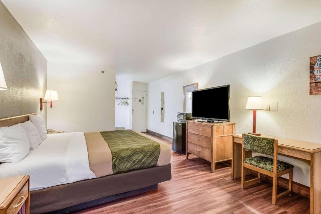Econo Lodge Truman Inn Седалия Екстериор снимка