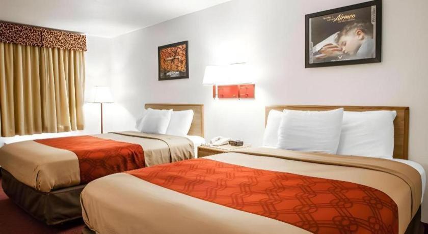 Econo Lodge Truman Inn Седалия Екстериор снимка