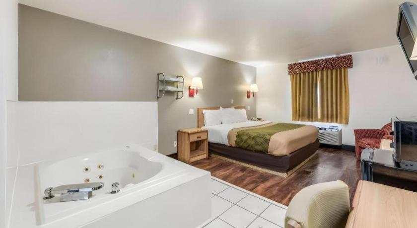 Econo Lodge Truman Inn Седалия Екстериор снимка
